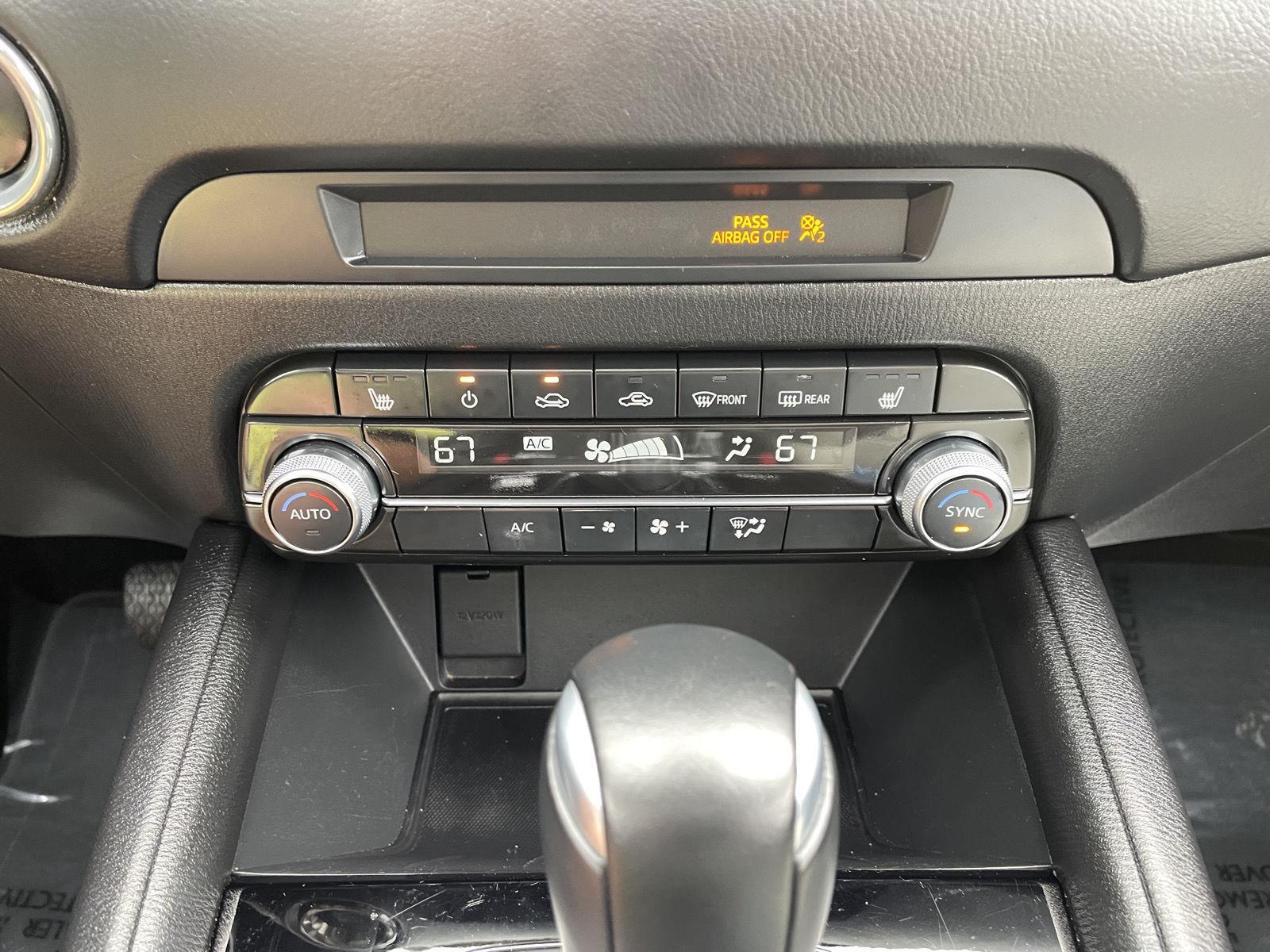 Vehicle photo 24