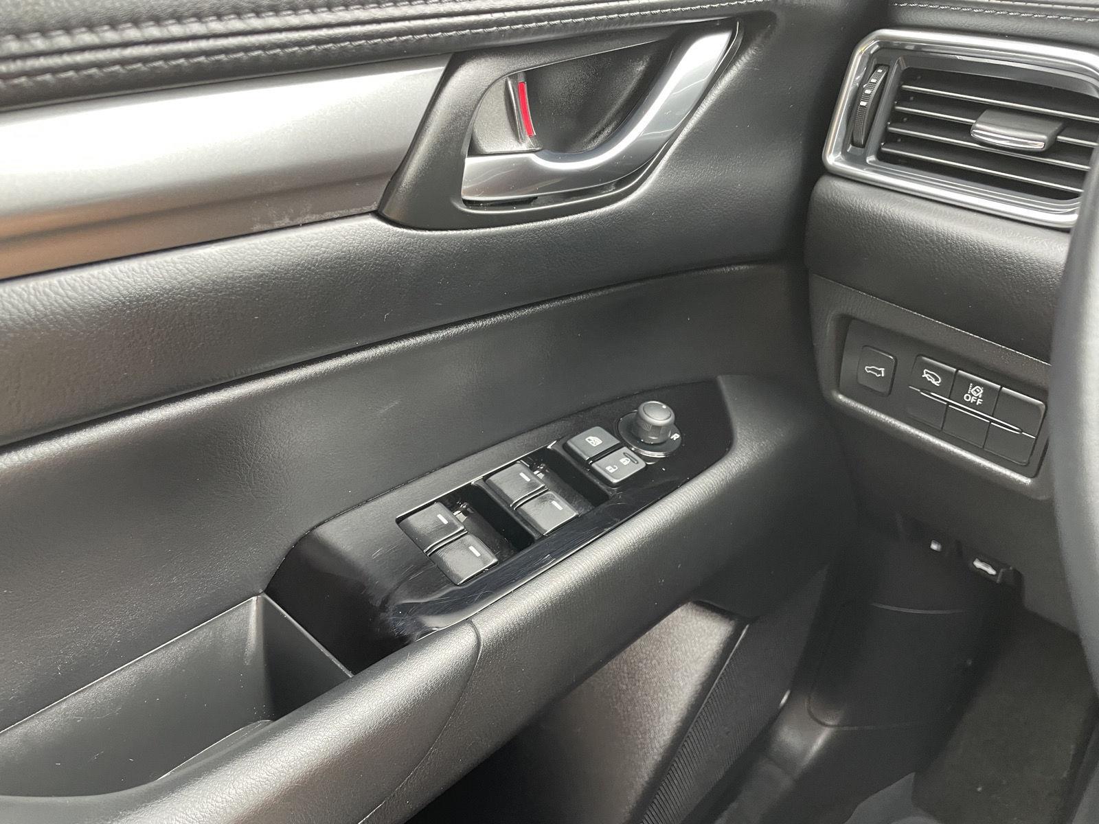 Vehicle photo 26