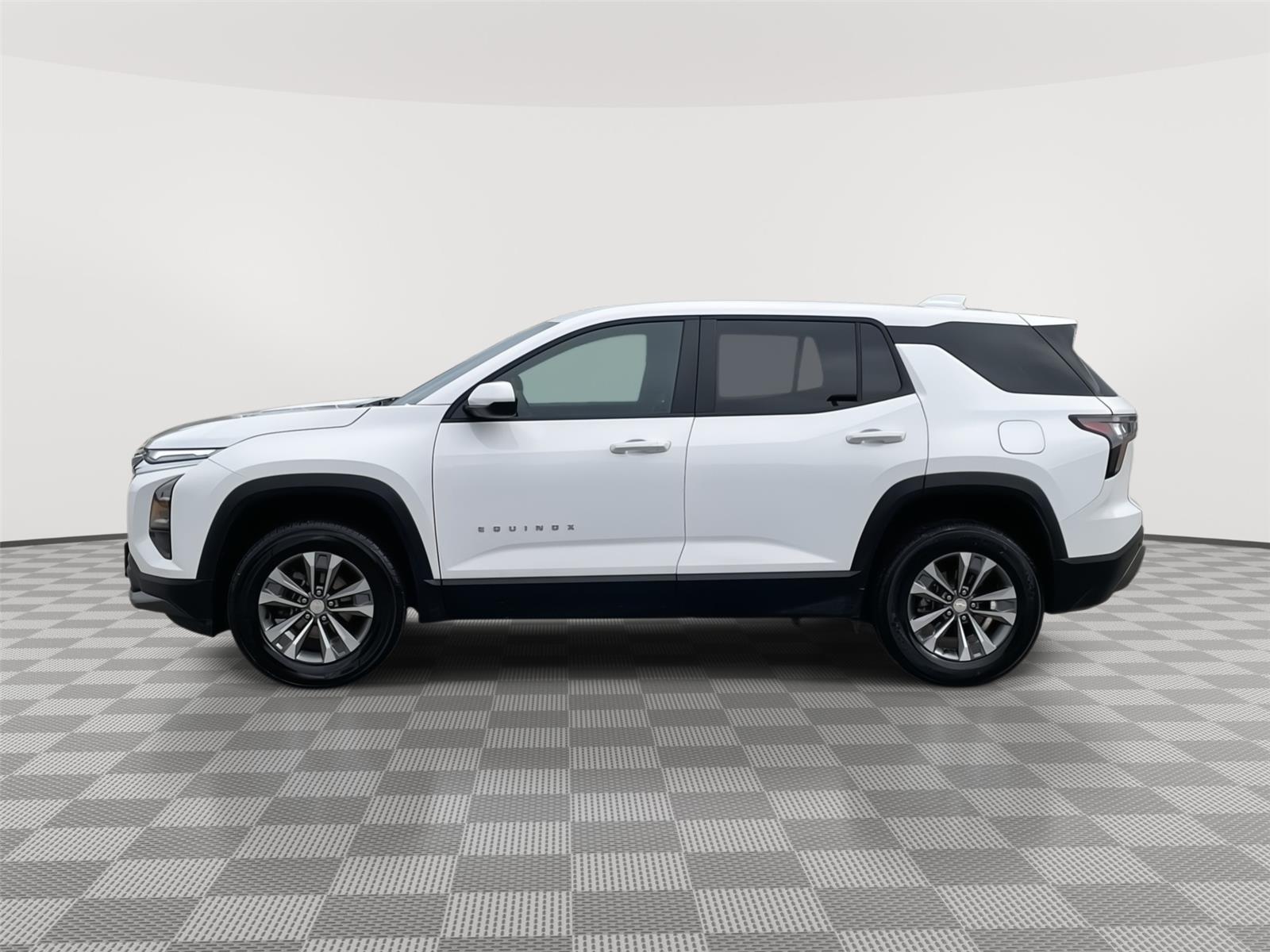 Vehicle photo 2