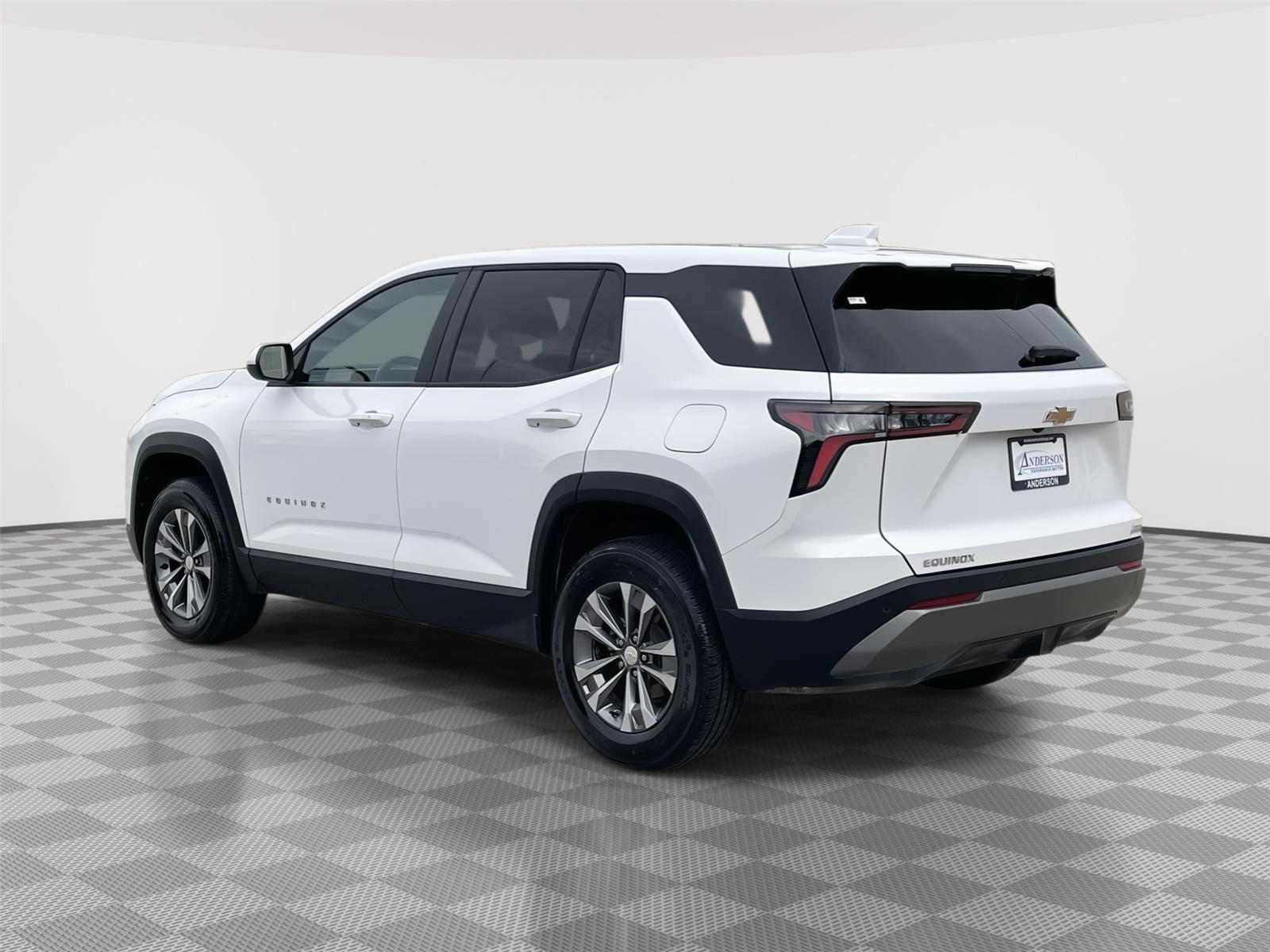 Vehicle photo 9