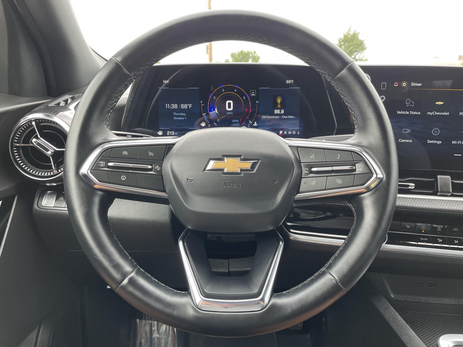 Vehicle photo 12