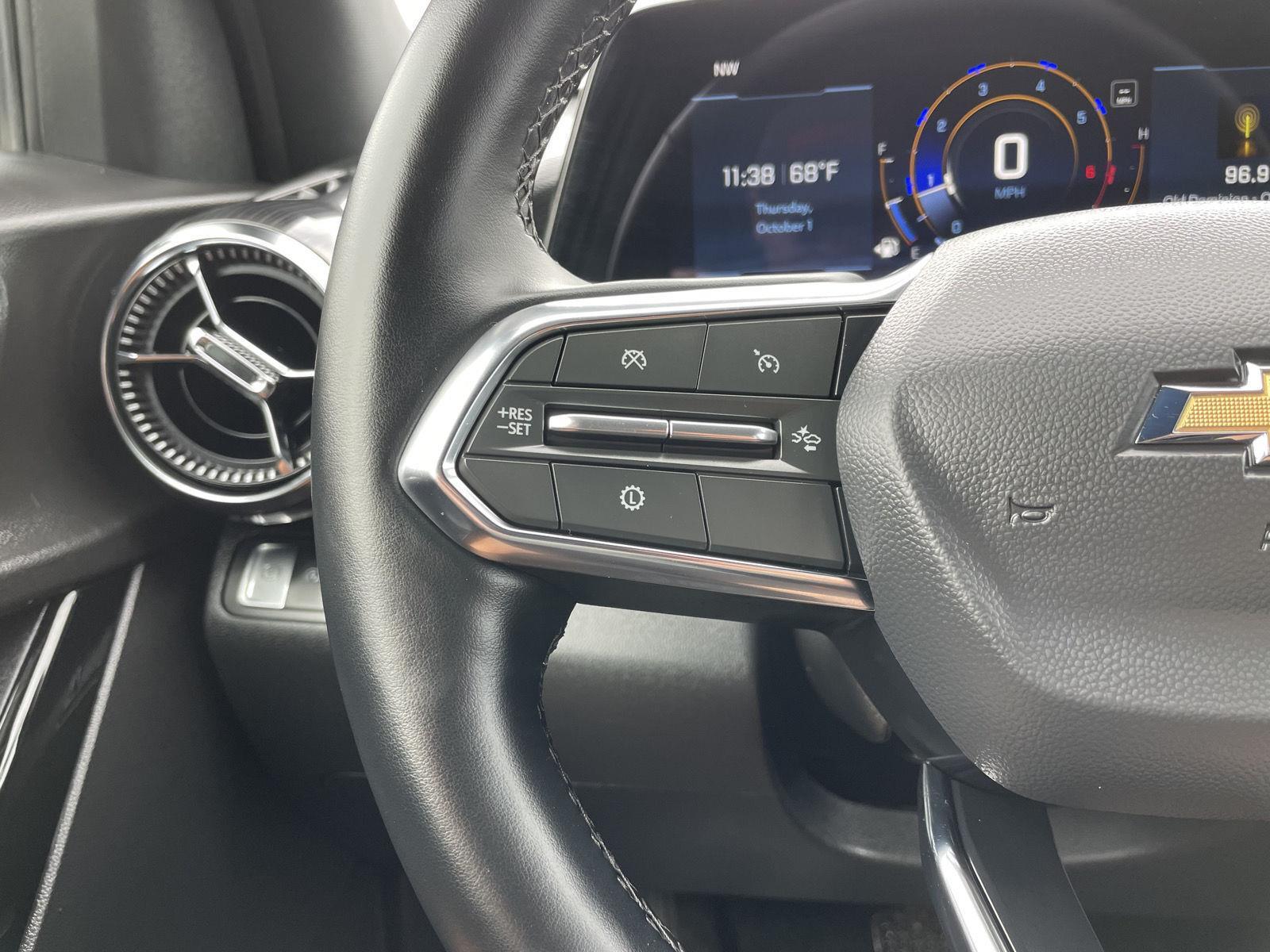 Vehicle photo 12