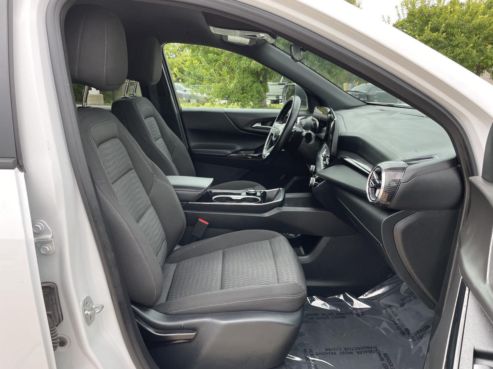 Vehicle photo 17