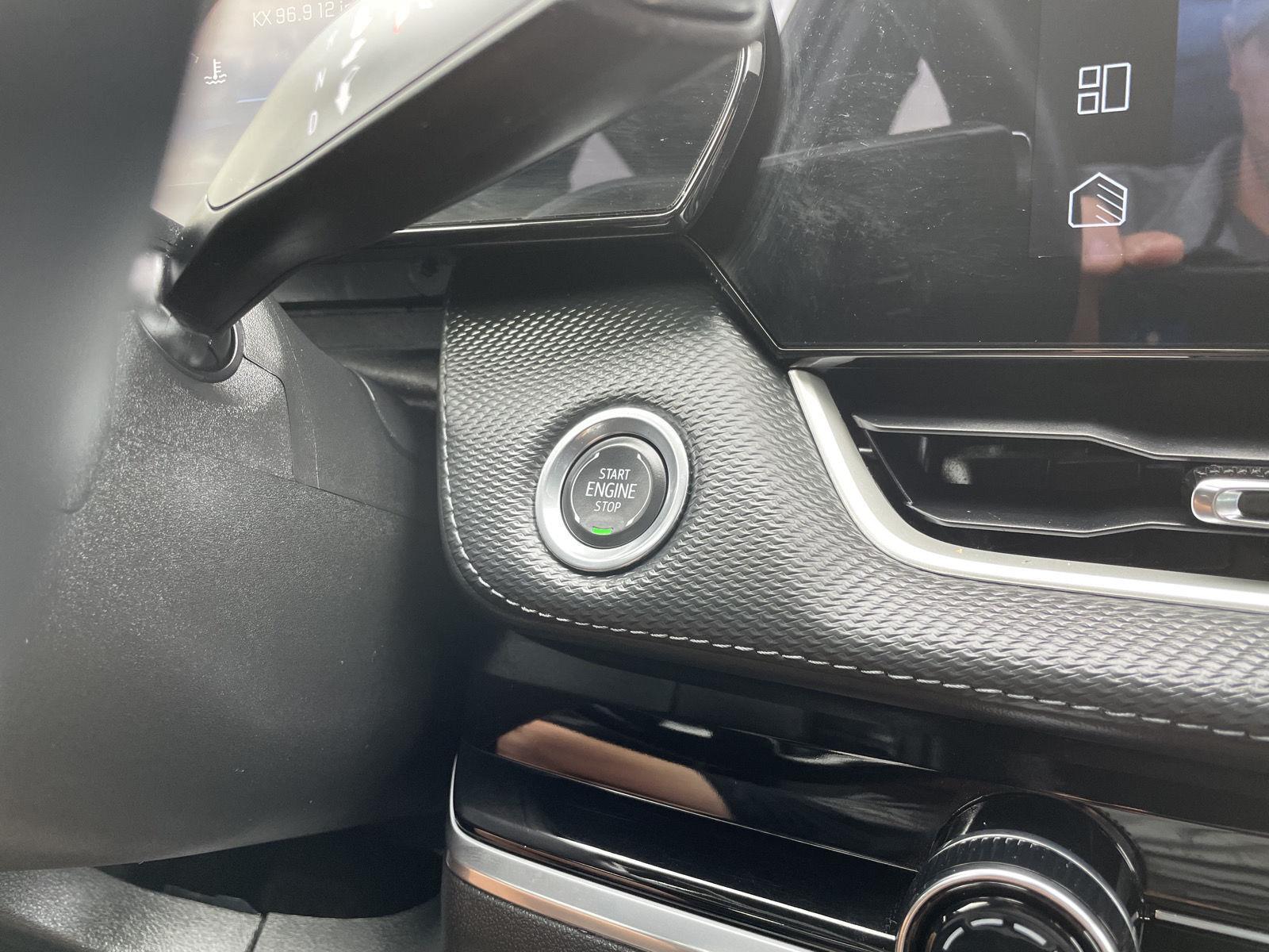 Vehicle photo 23