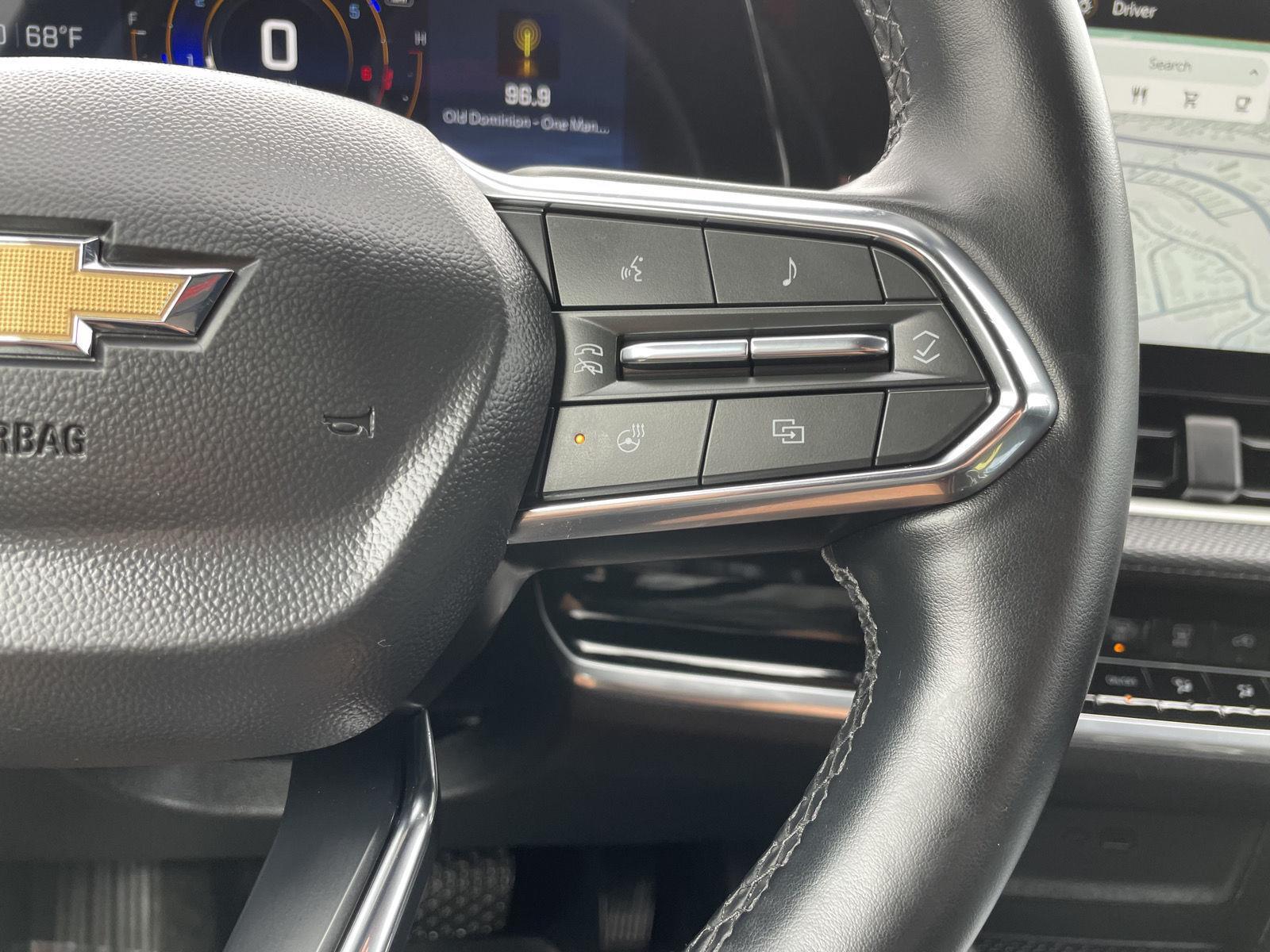 Vehicle photo 26