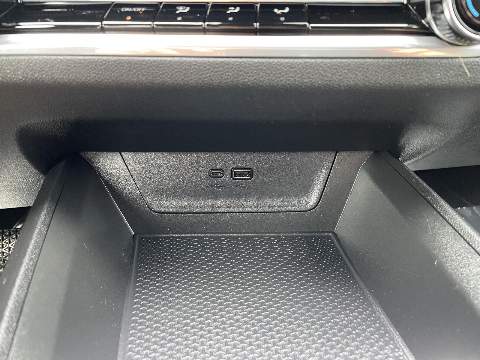 Vehicle photo 27