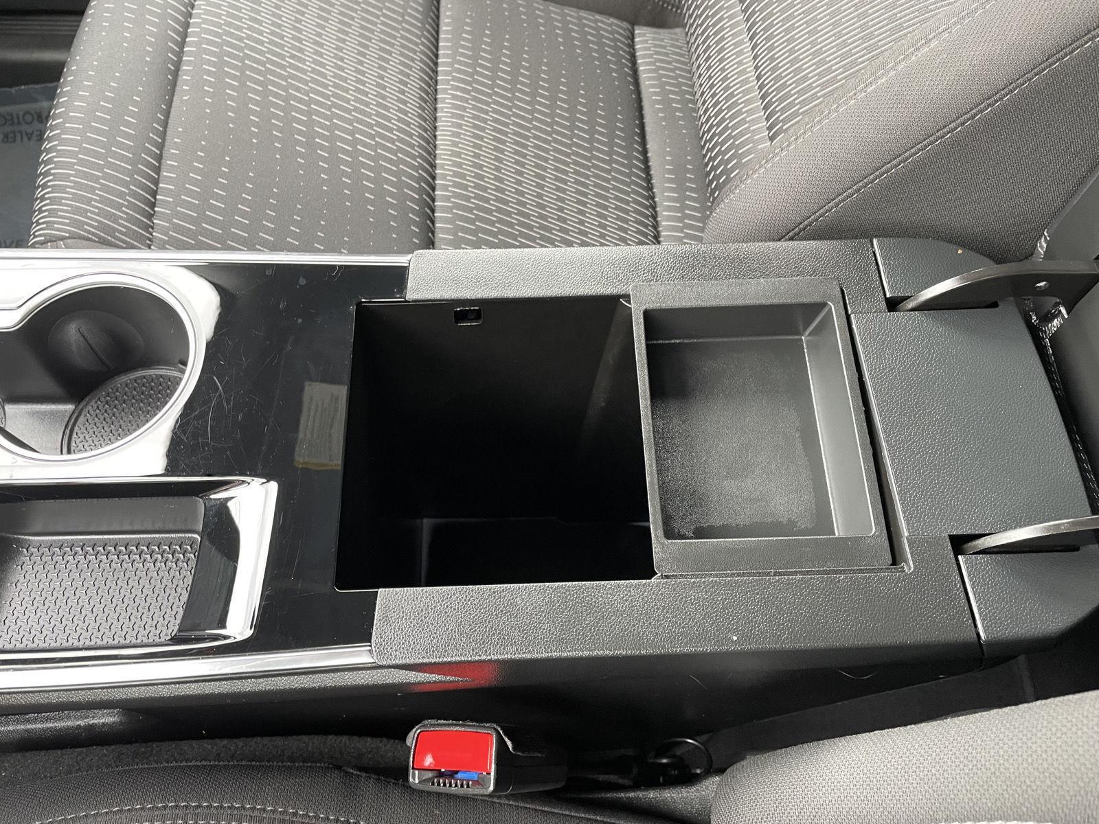 Vehicle photo 30