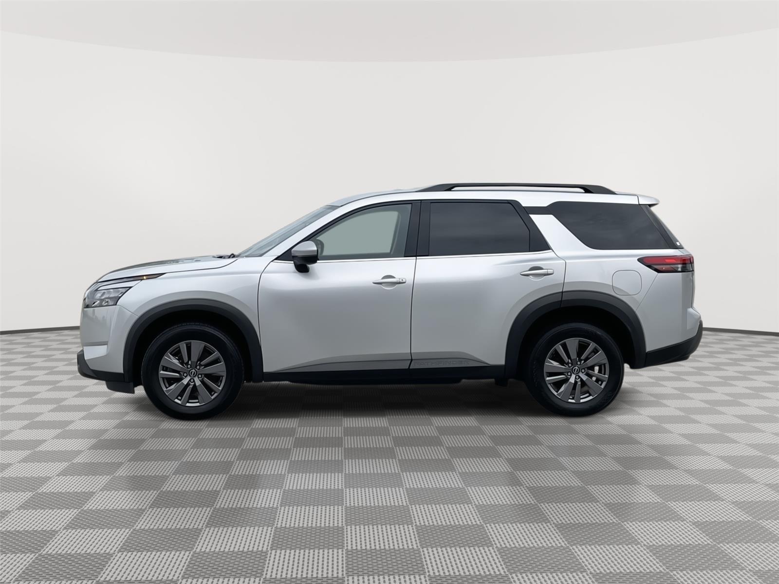 Vehicle photo 2