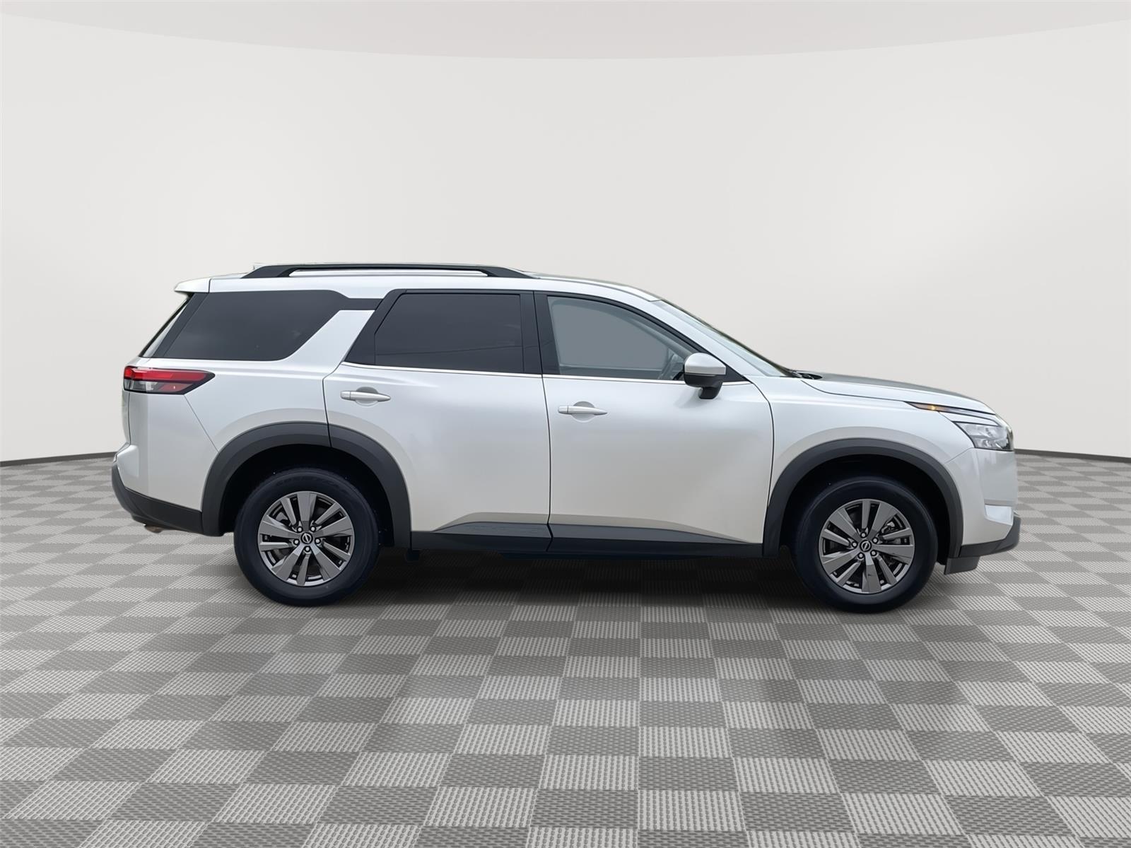 Vehicle photo 6