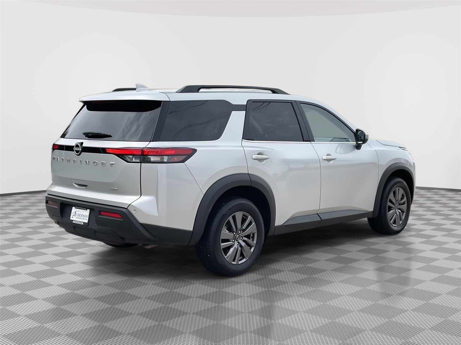 Vehicle photo 7