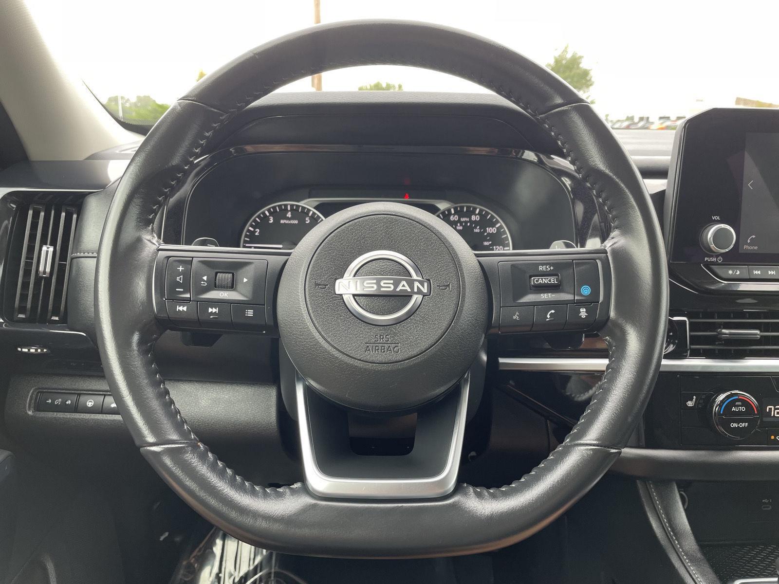 Vehicle photo 12