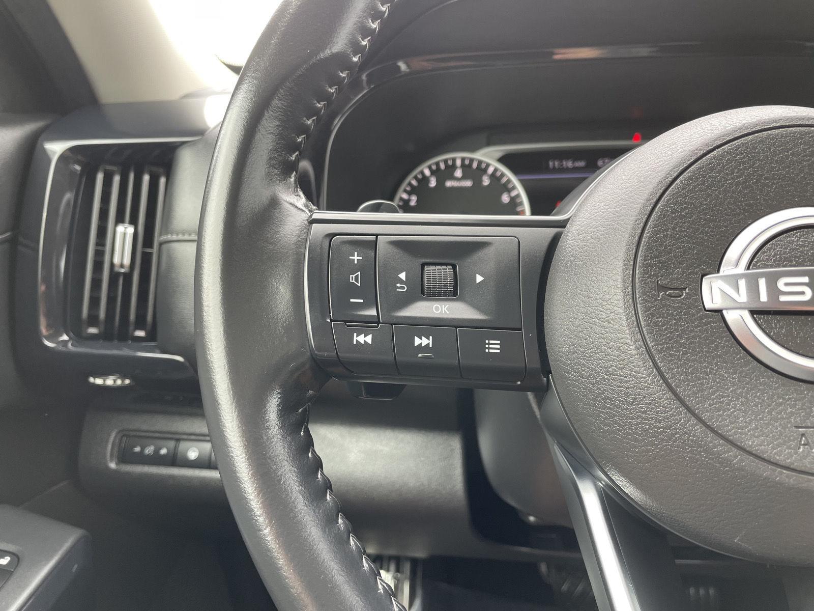 Vehicle photo 13