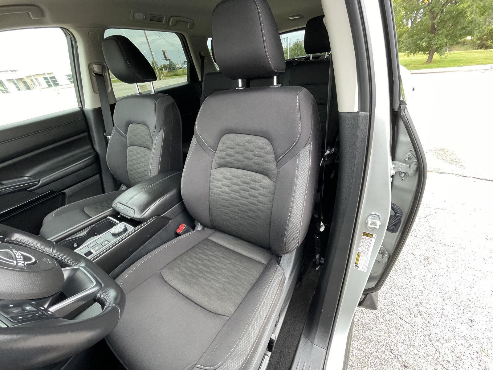 Vehicle photo 18