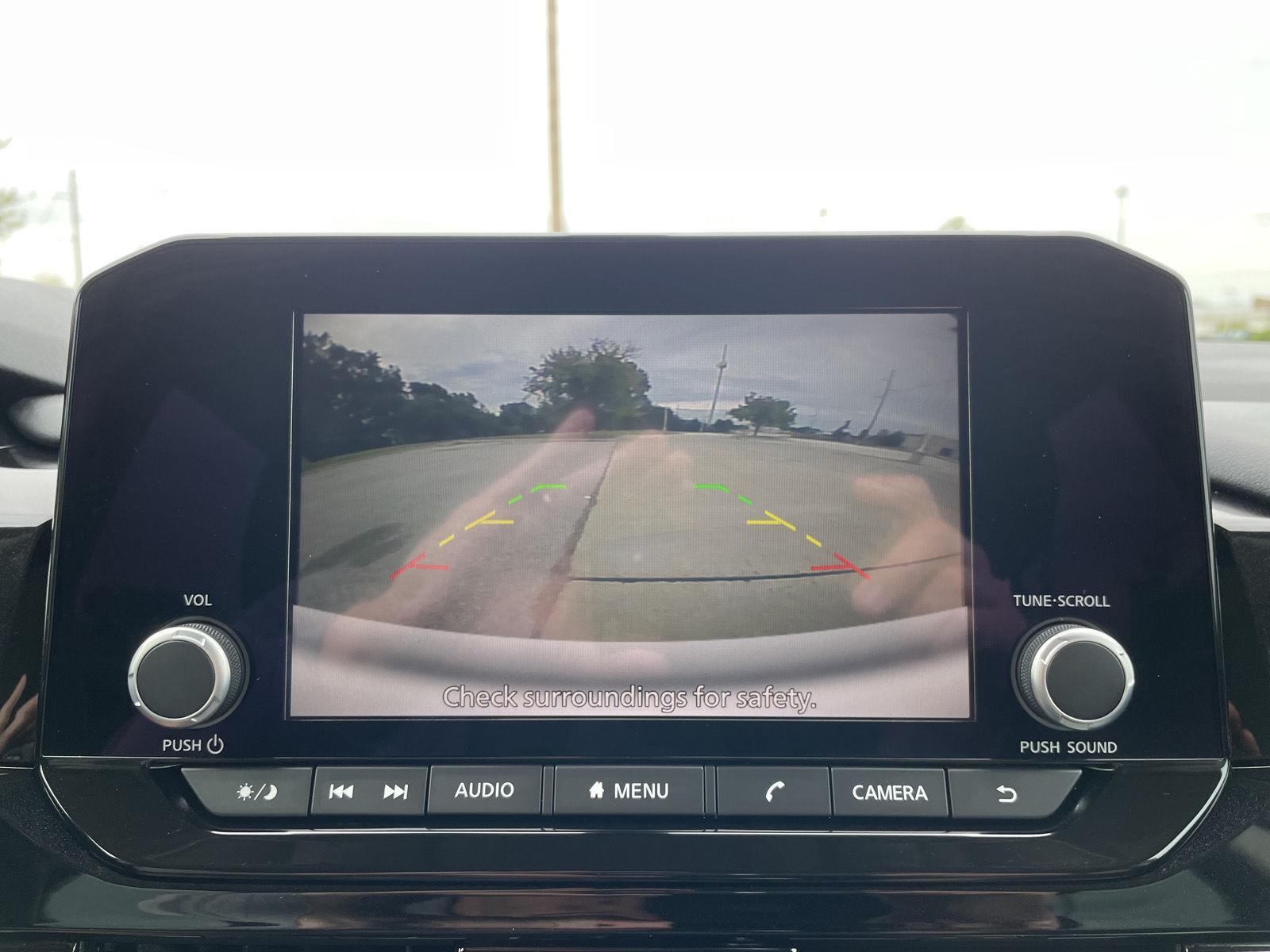 Vehicle photo 24