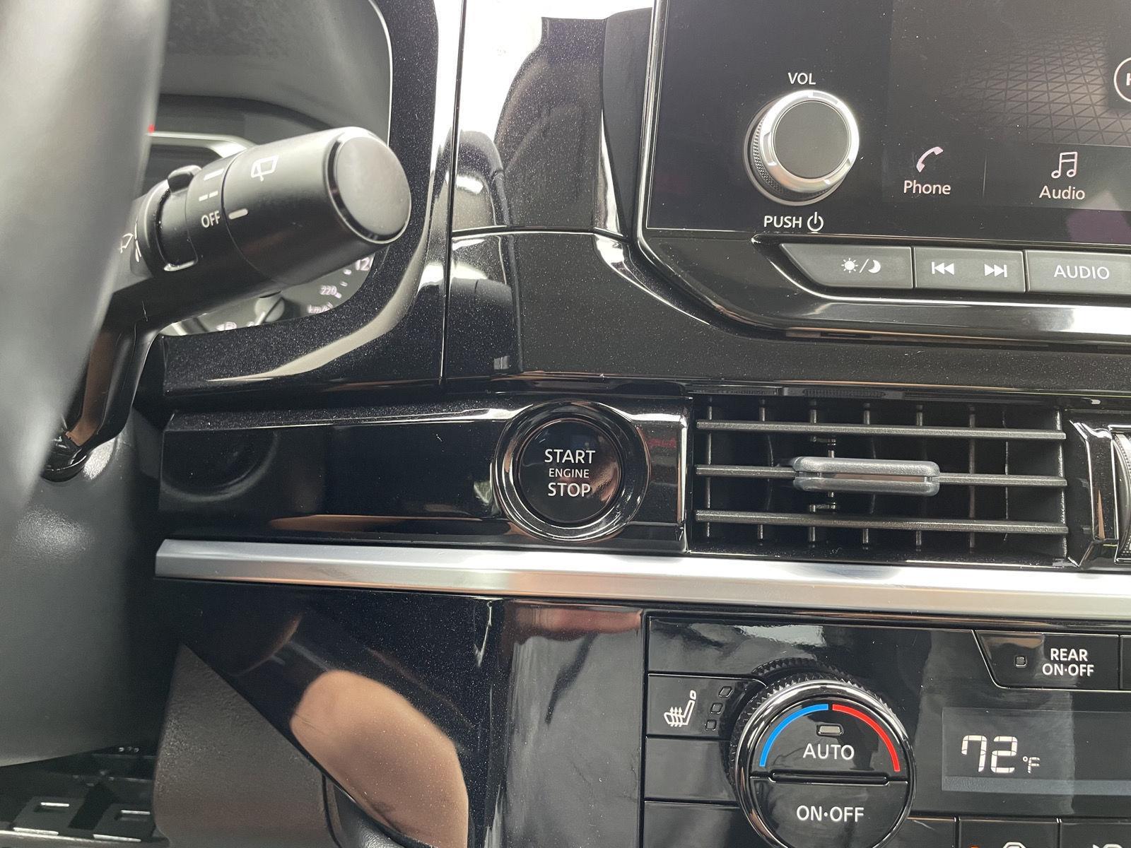 Vehicle photo 25