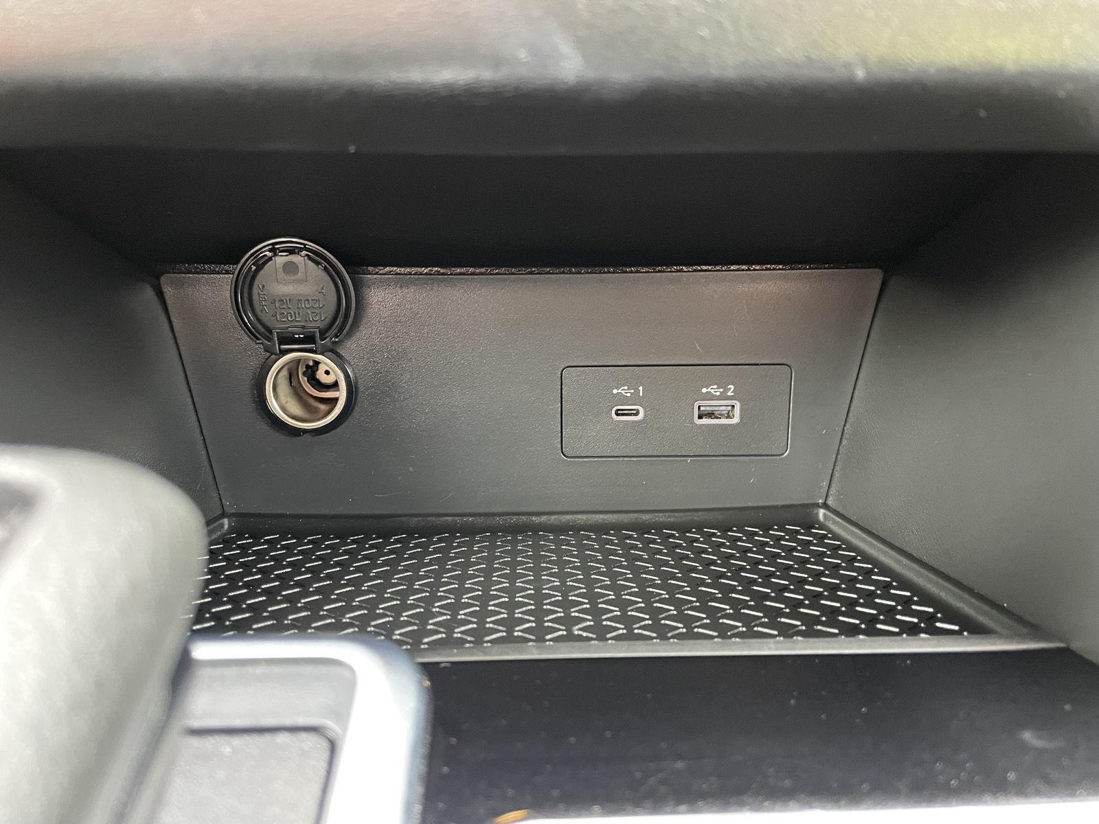 Vehicle photo 28