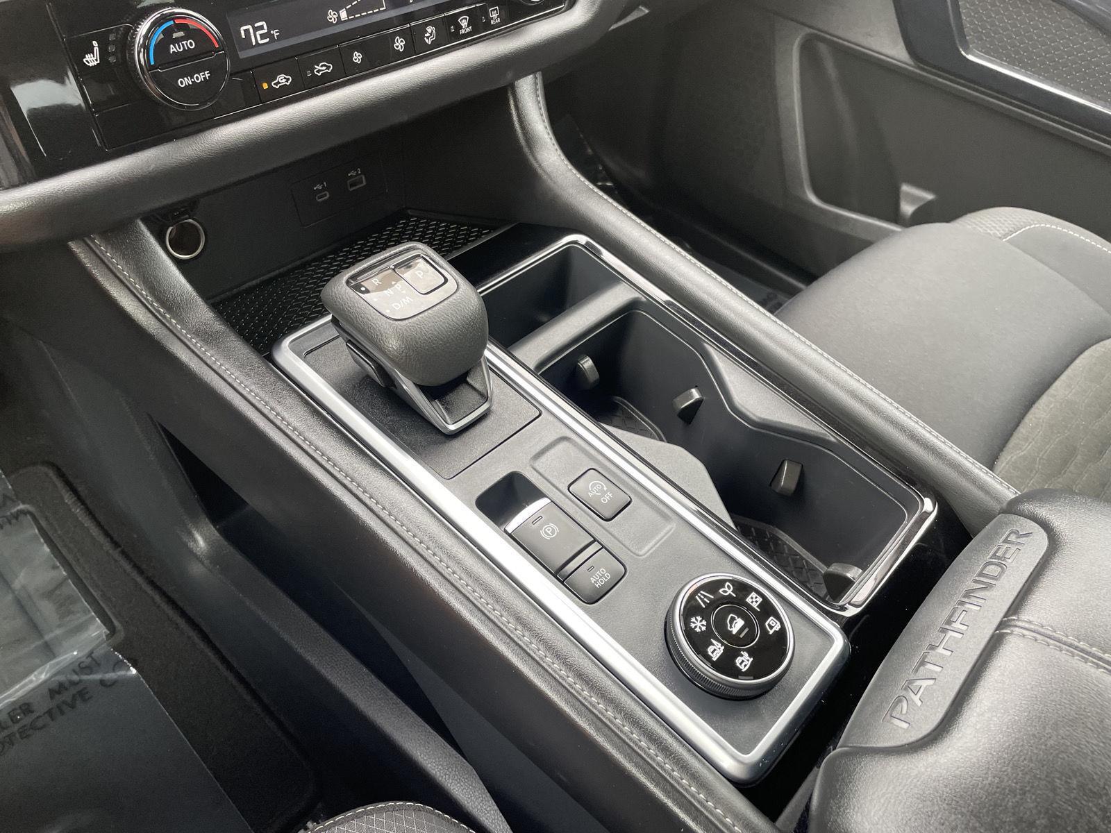 Vehicle photo 30
