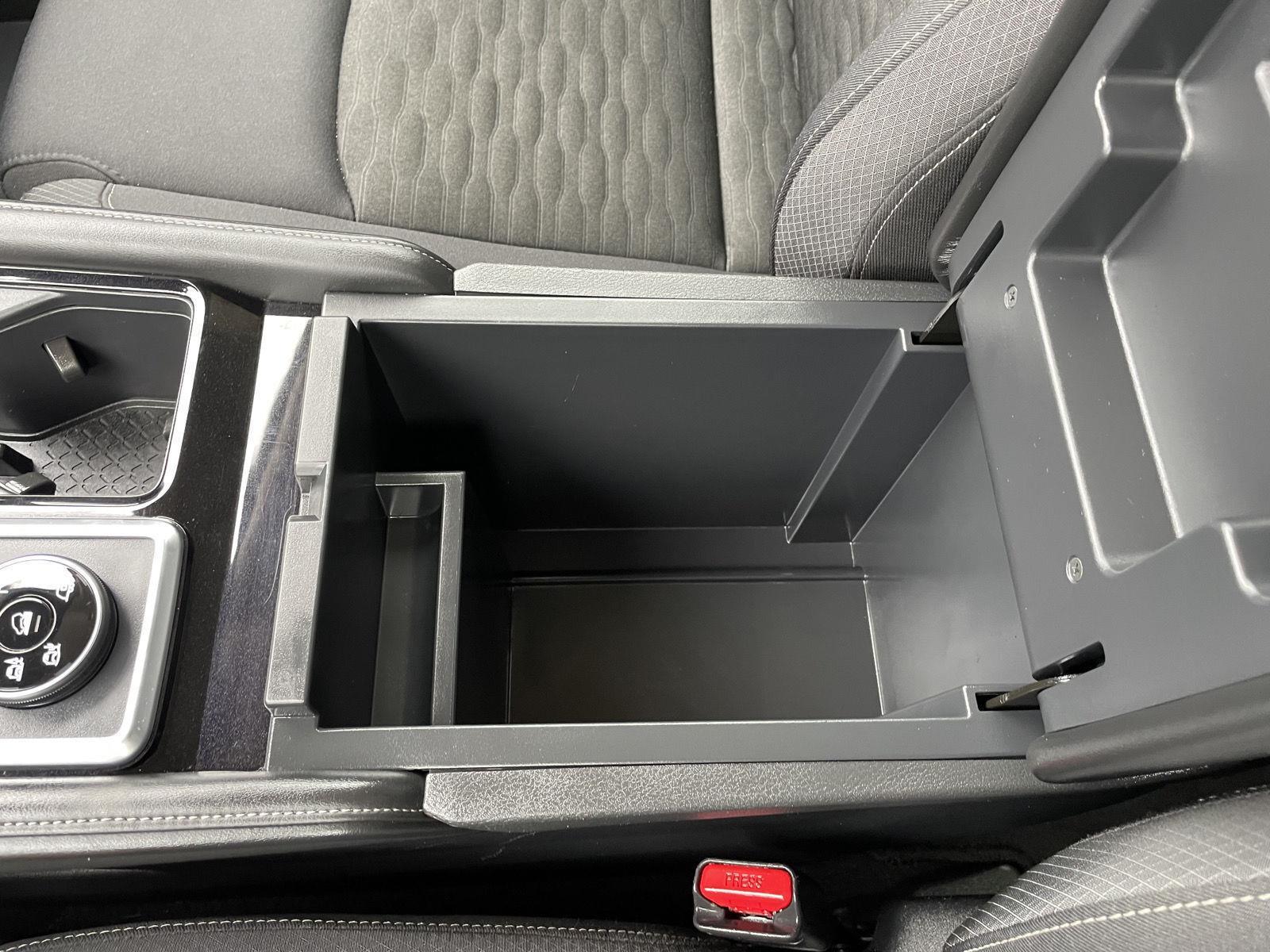 Vehicle photo 31