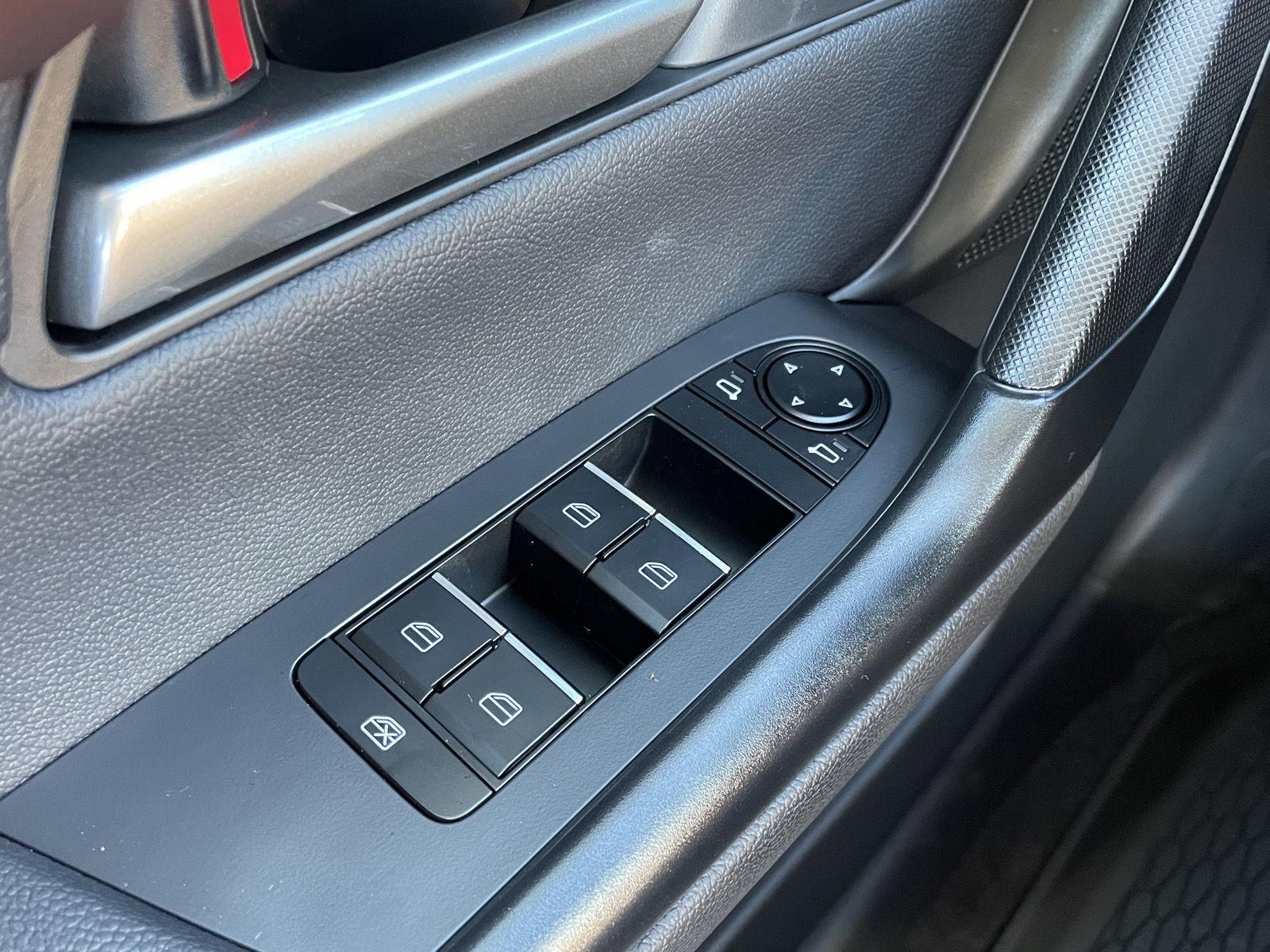 Vehicle photo 16