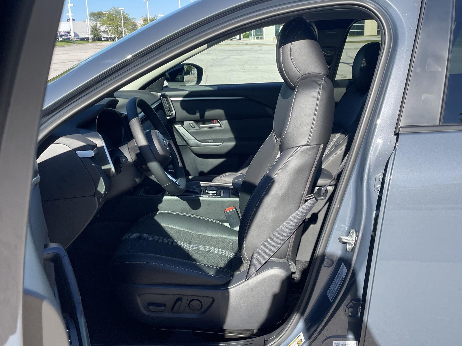 Vehicle photo 17