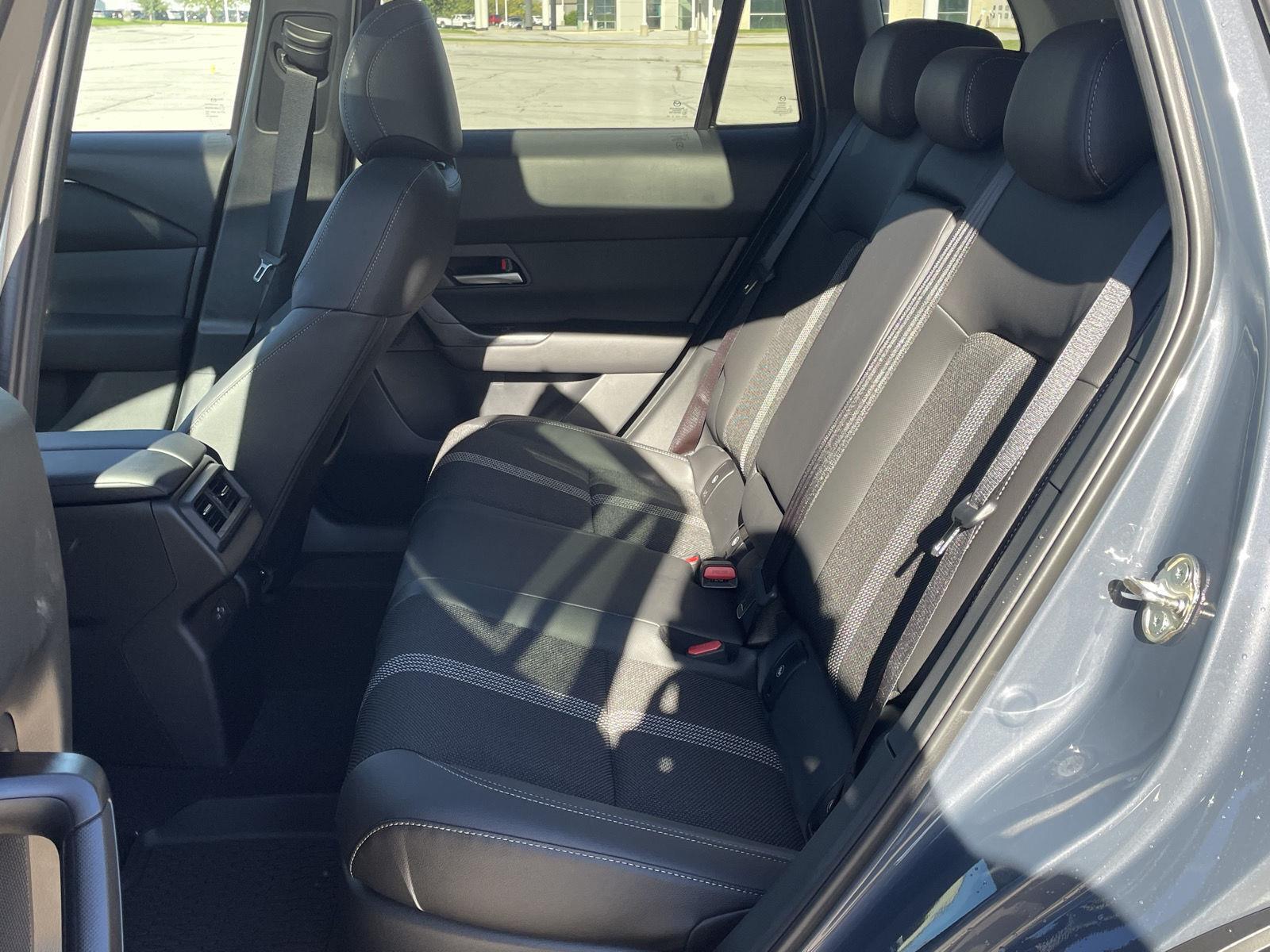 Vehicle photo 20