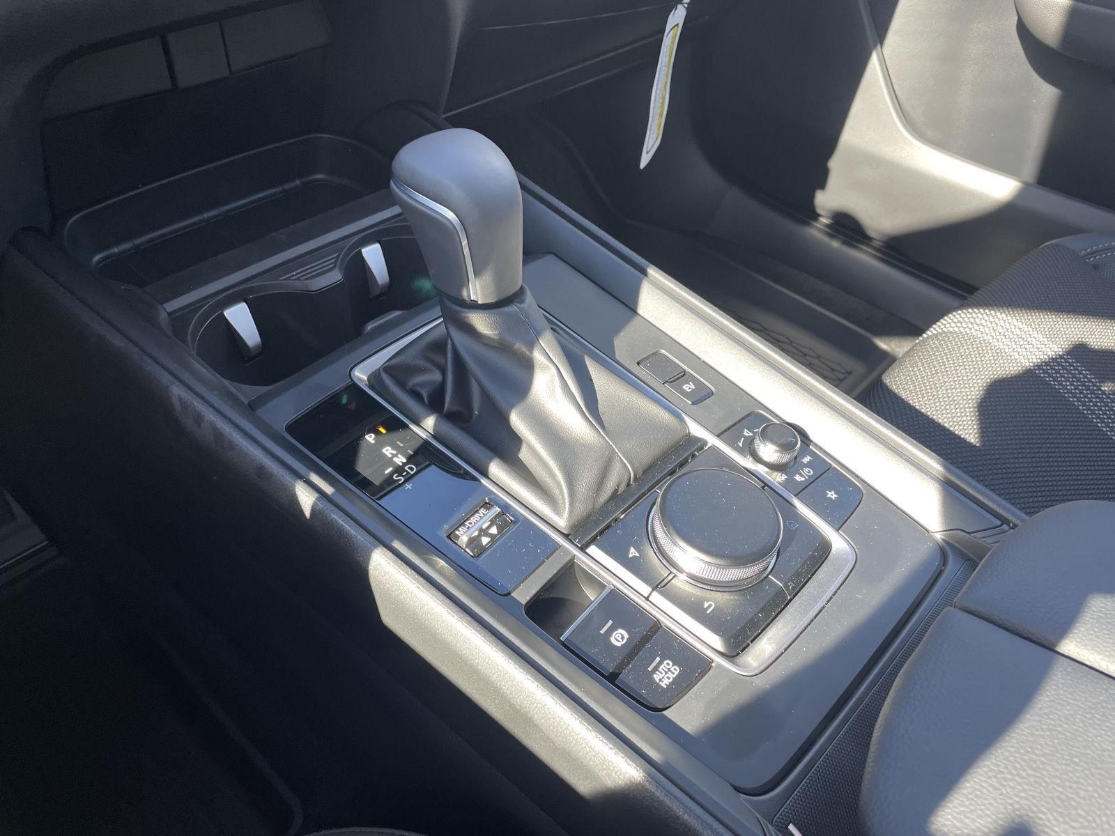 Vehicle photo 23
