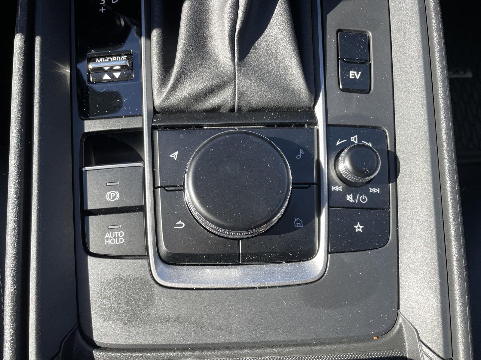Vehicle photo 24