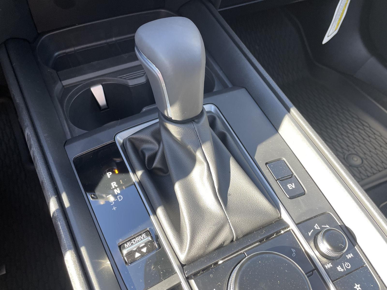 Vehicle photo 25