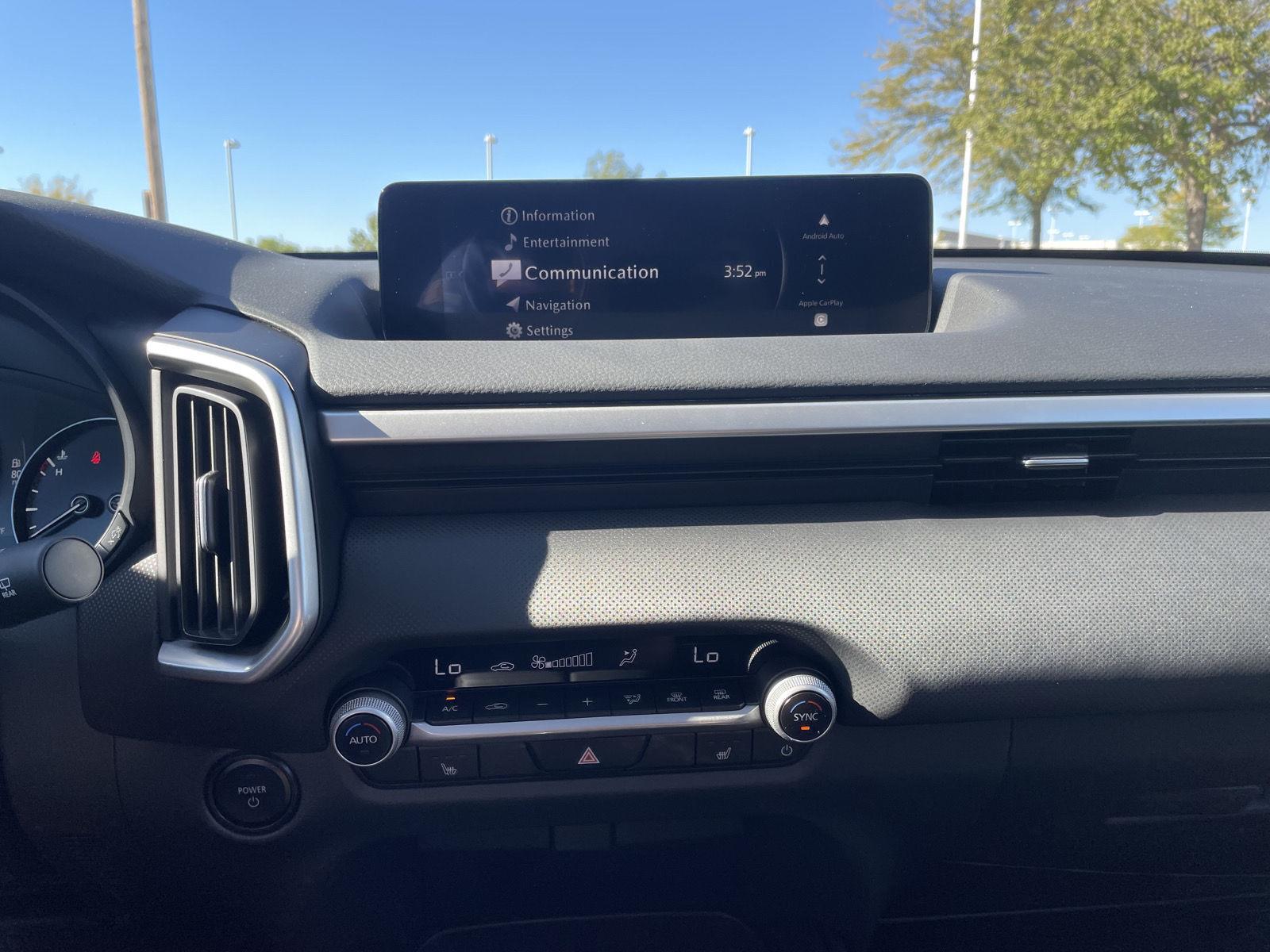 Vehicle photo 26
