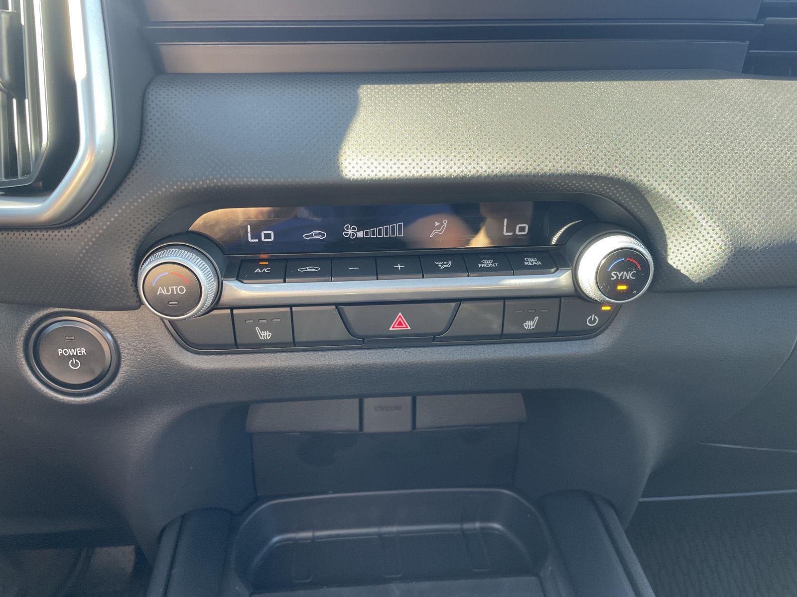 Vehicle photo 27