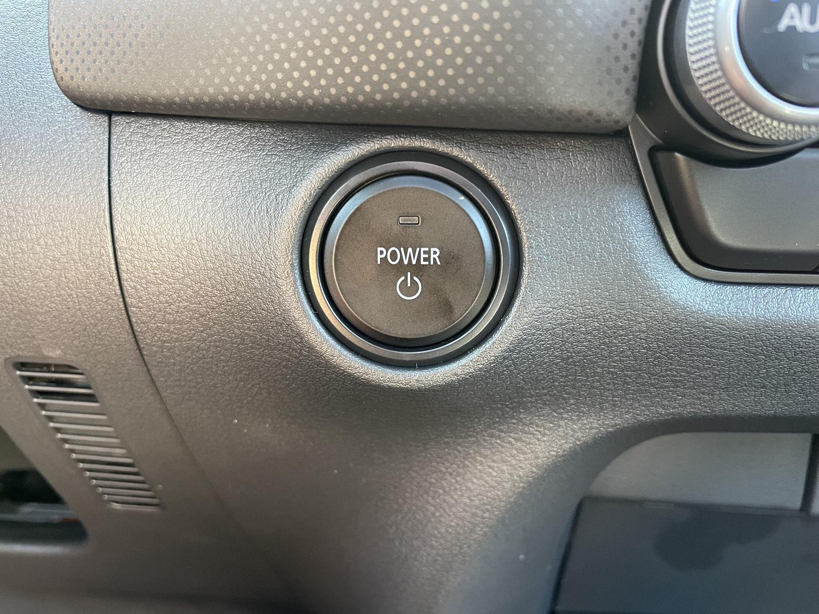 Vehicle photo 28