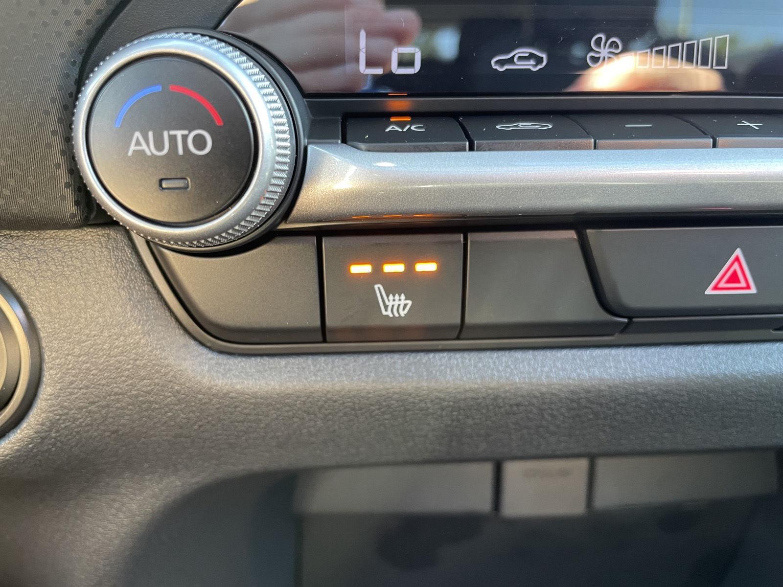 Vehicle photo 29