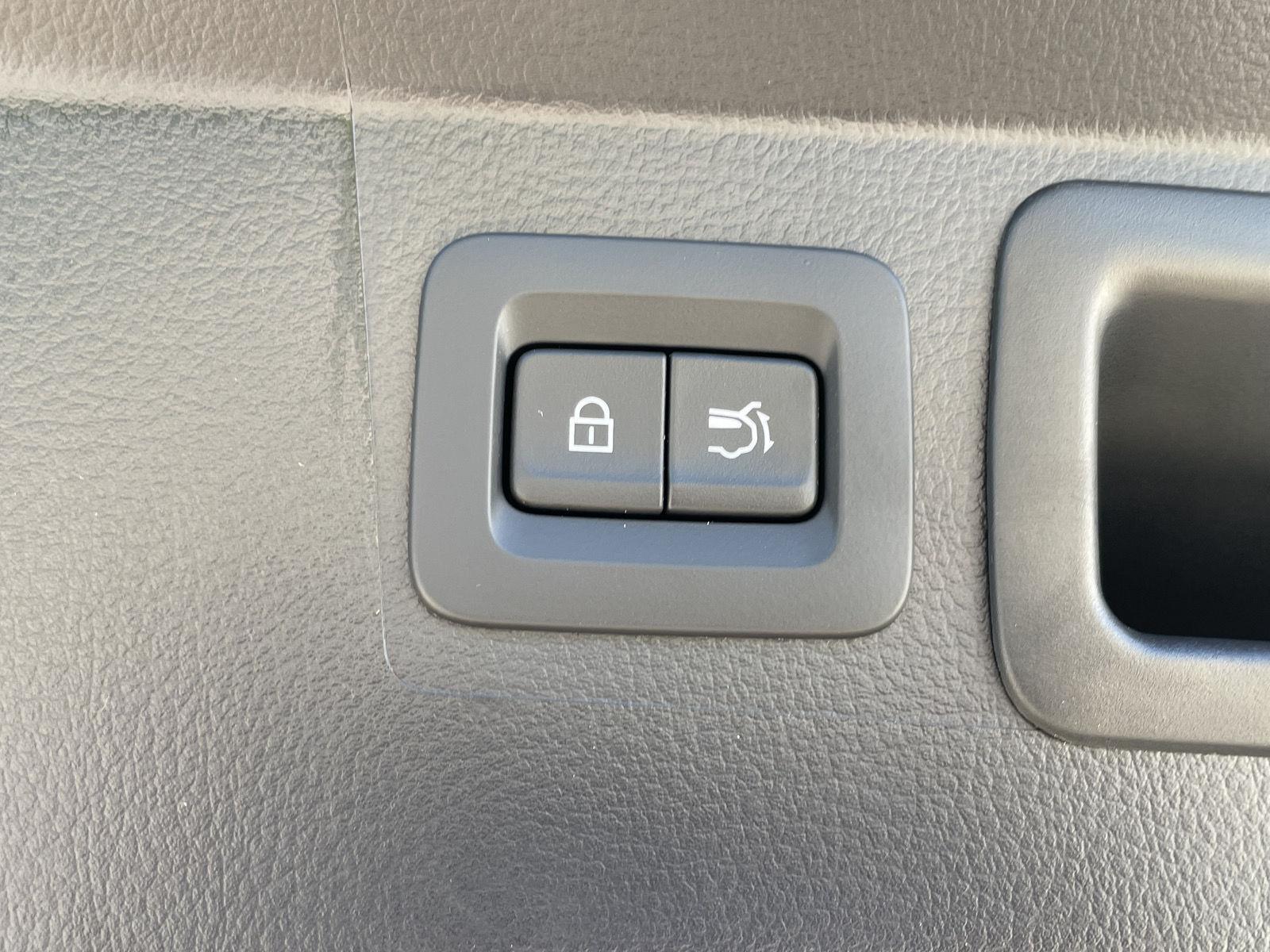 Vehicle photo 36