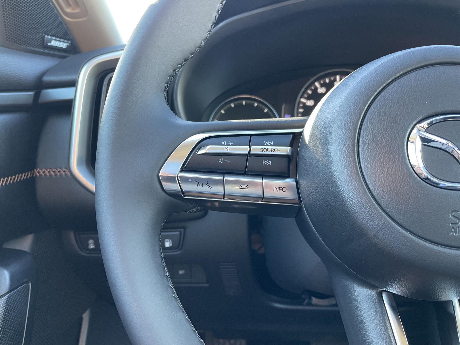 Vehicle photo 13