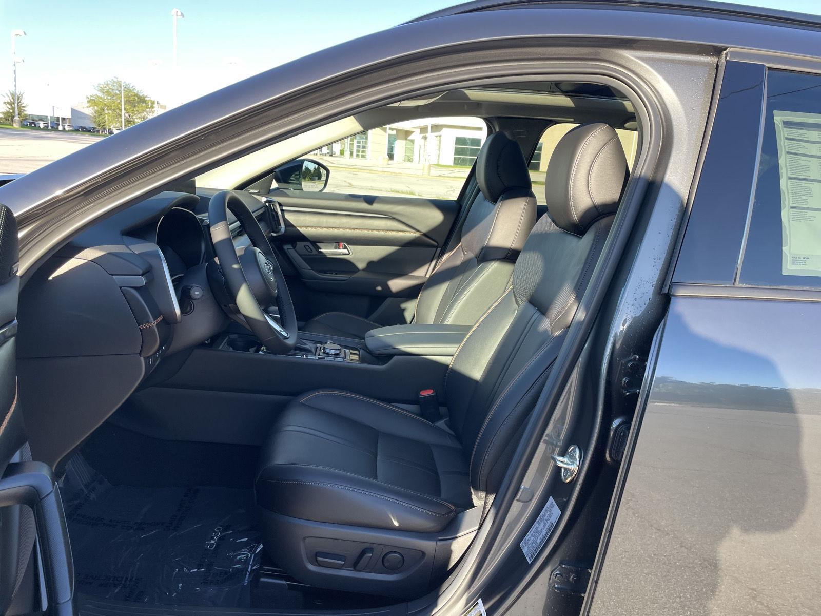 Vehicle photo 17
