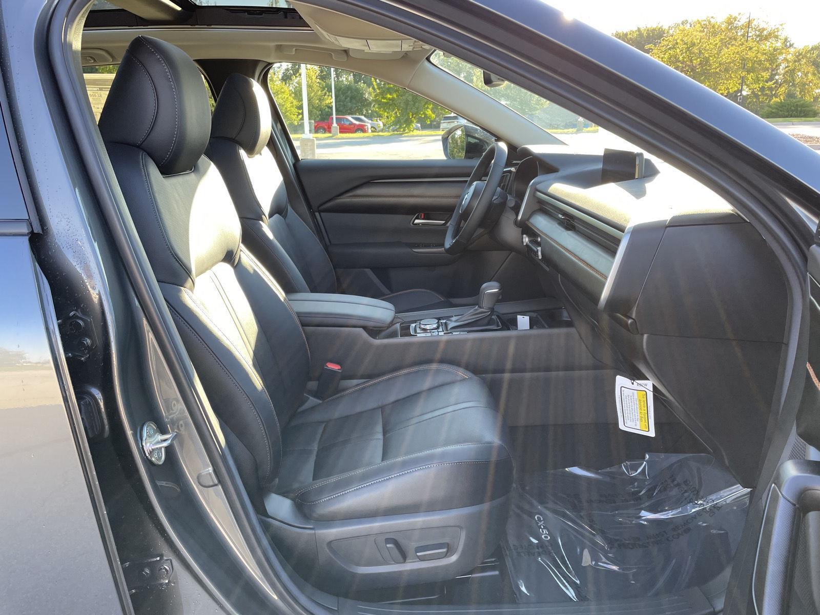 Vehicle photo 19