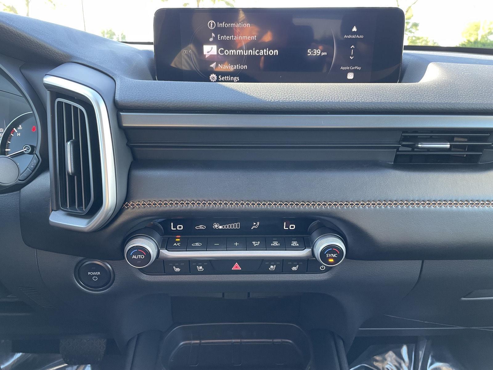 Vehicle photo 23