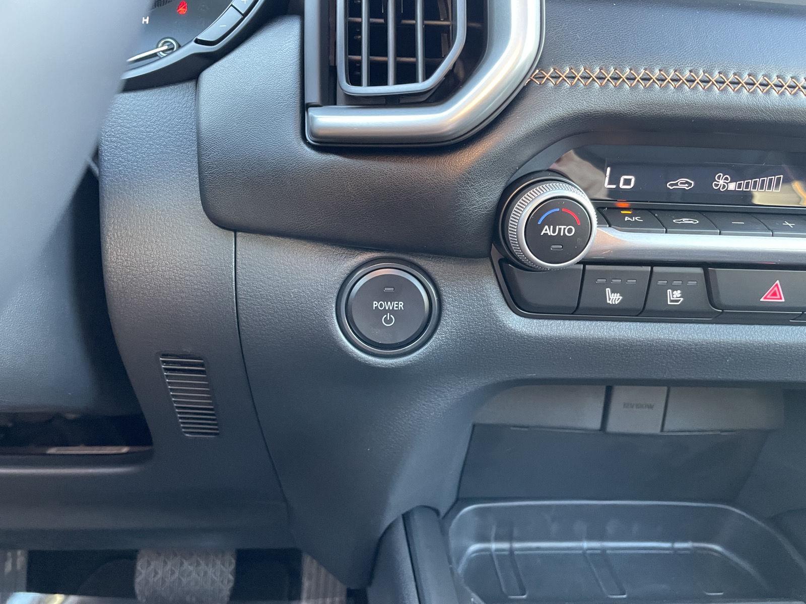 Vehicle photo 25