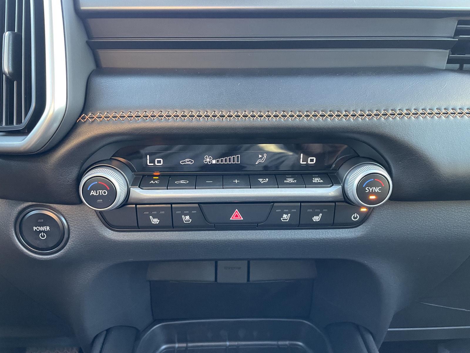 Vehicle photo 26