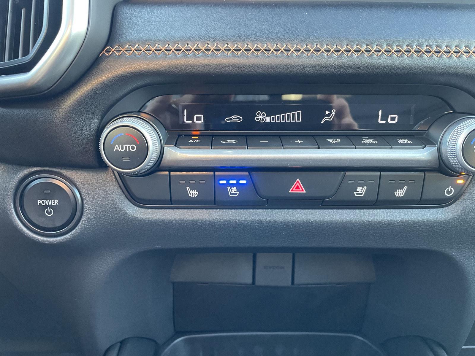 Vehicle photo 28