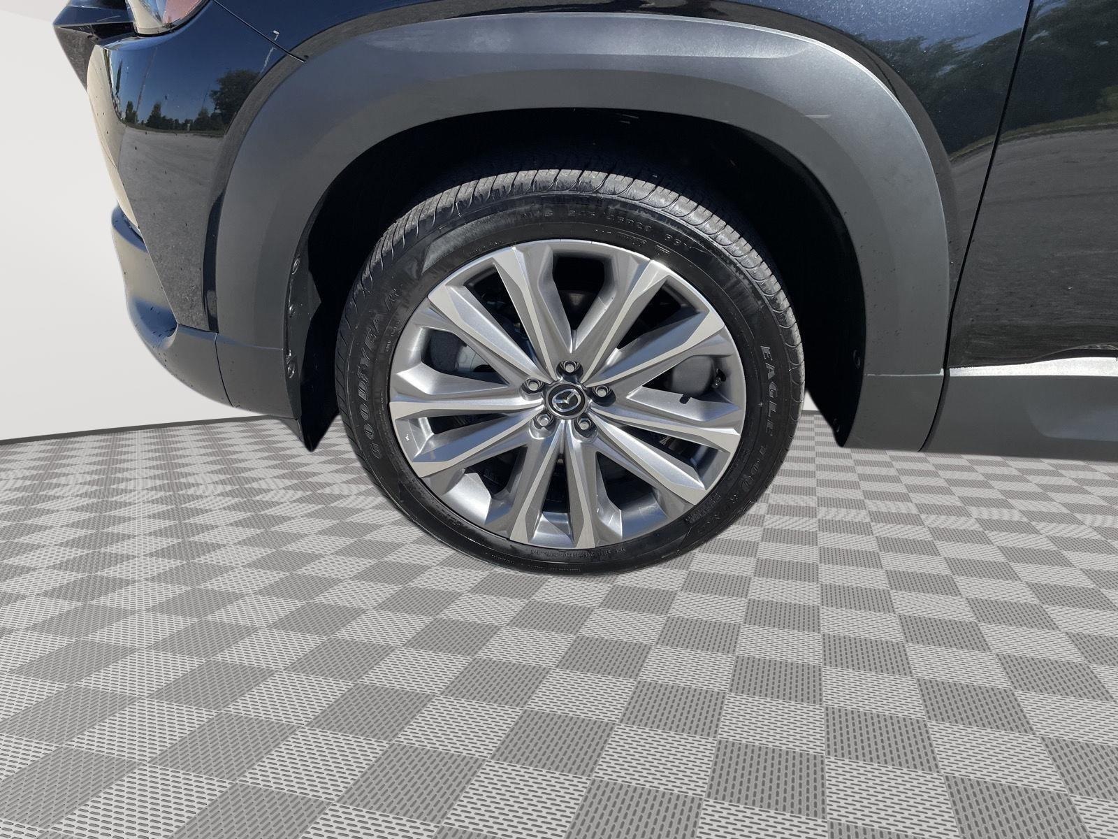 Vehicle photo 11