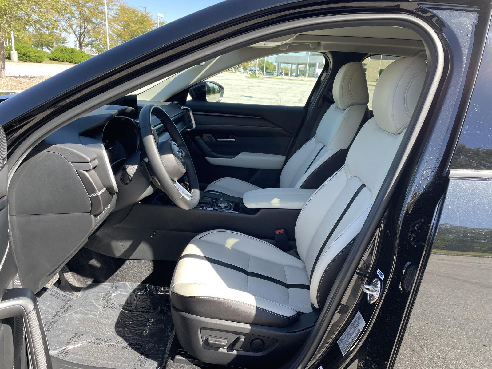 Vehicle photo 16