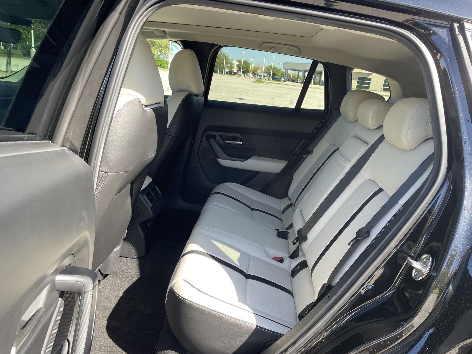 Vehicle photo 19