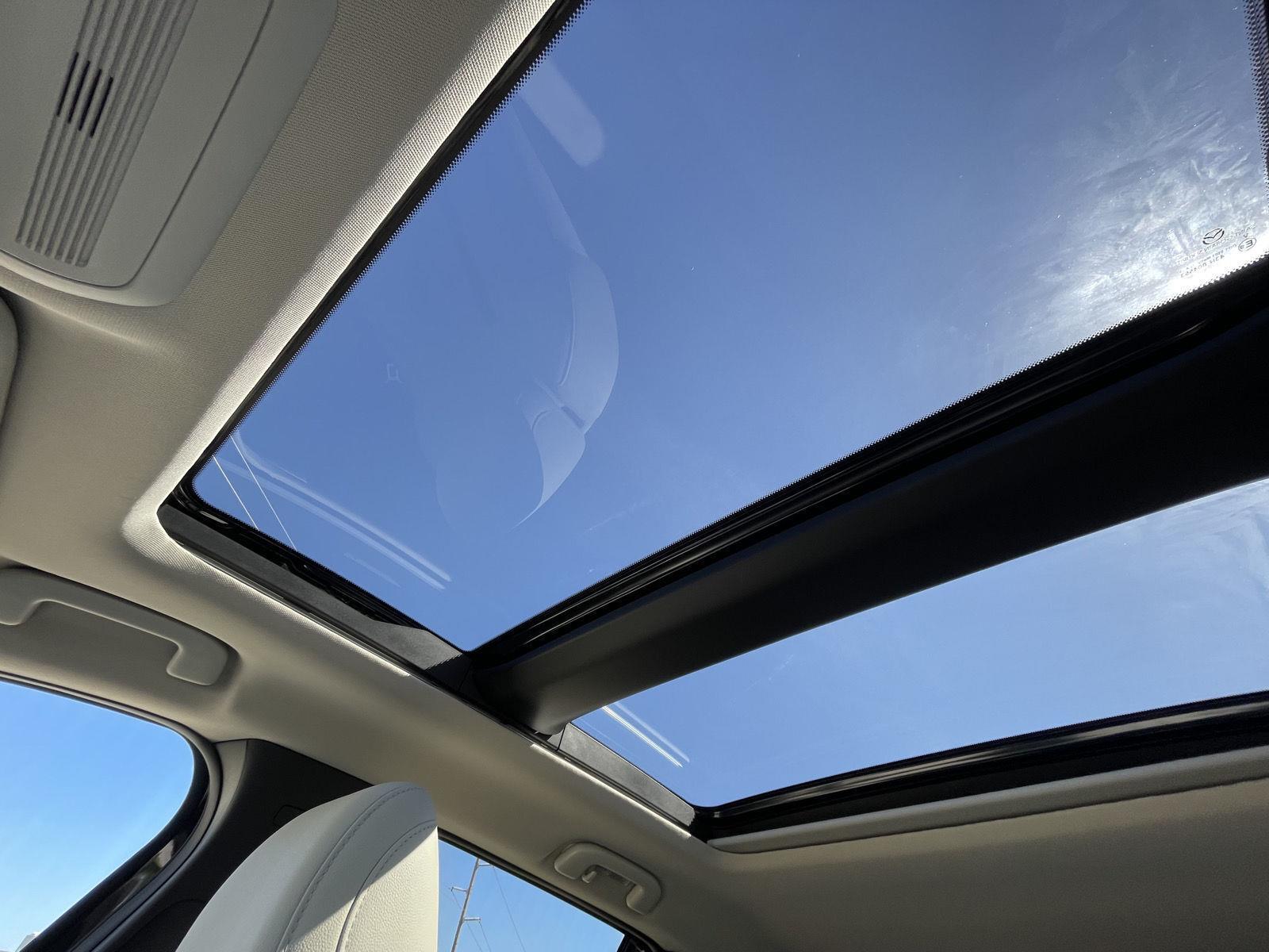 Vehicle photo 21