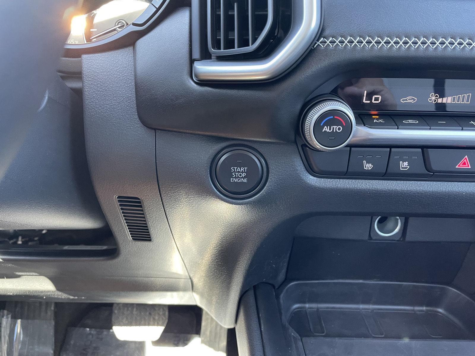 Vehicle photo 24