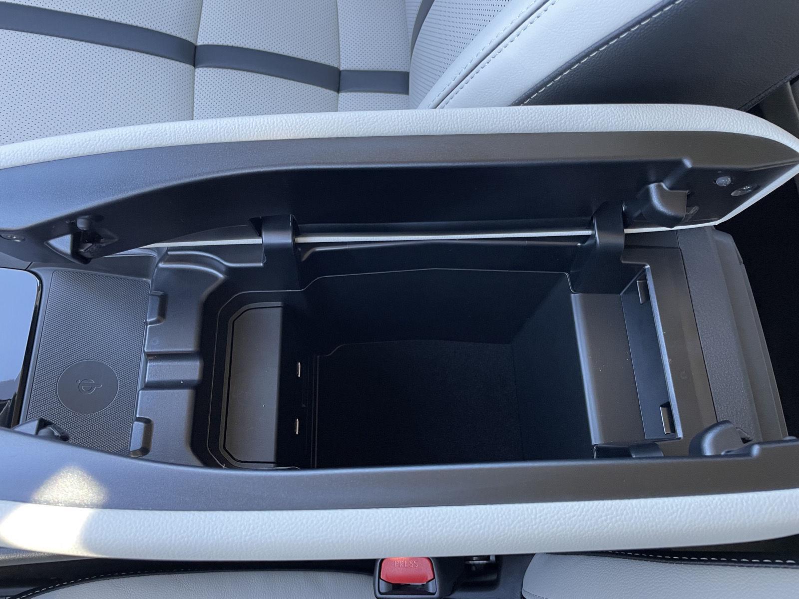 Vehicle photo 30