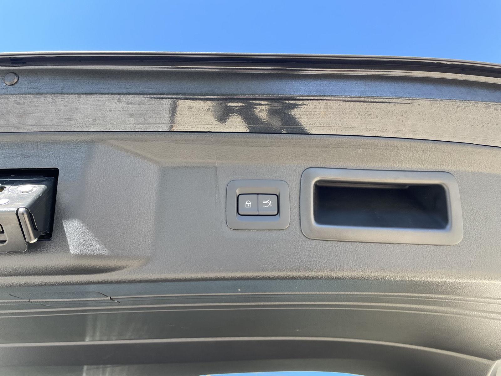 Vehicle photo 34