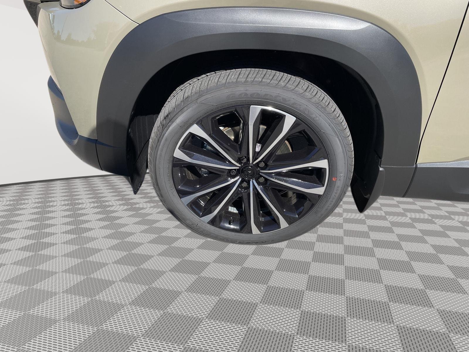 Vehicle photo 11