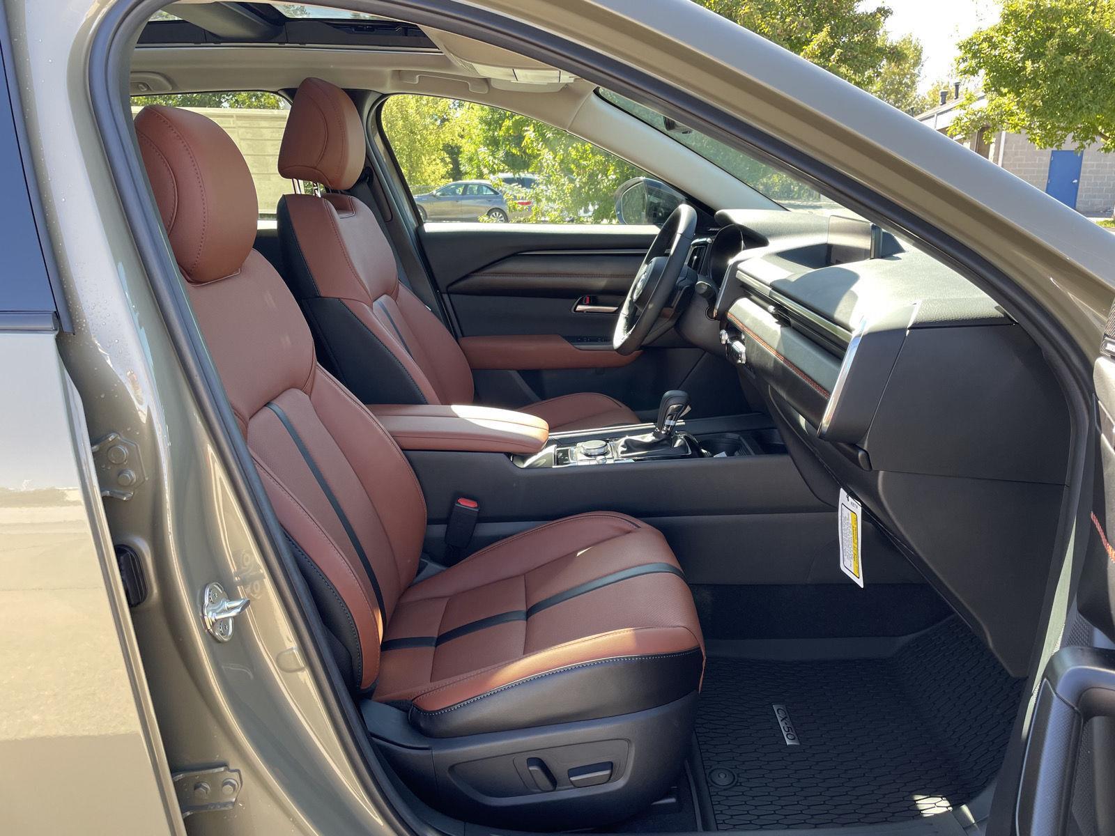 Vehicle photo 19
