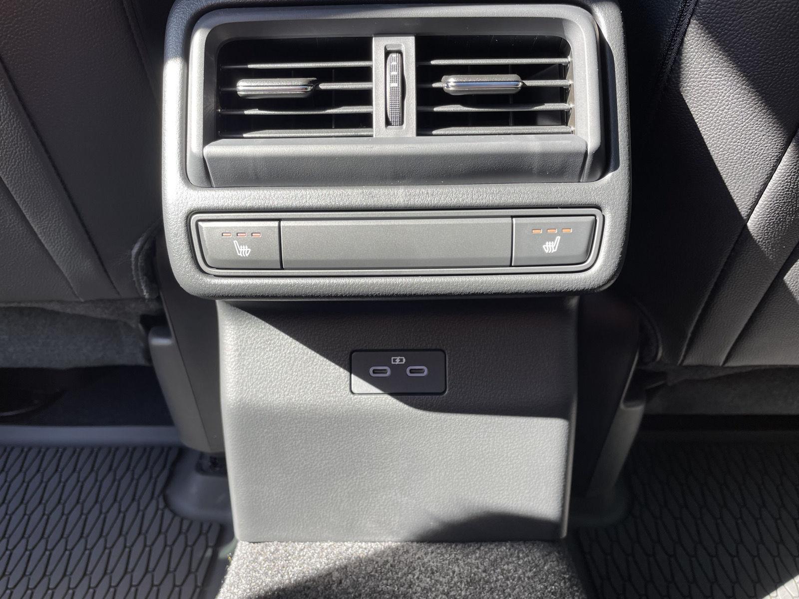 Vehicle photo 21